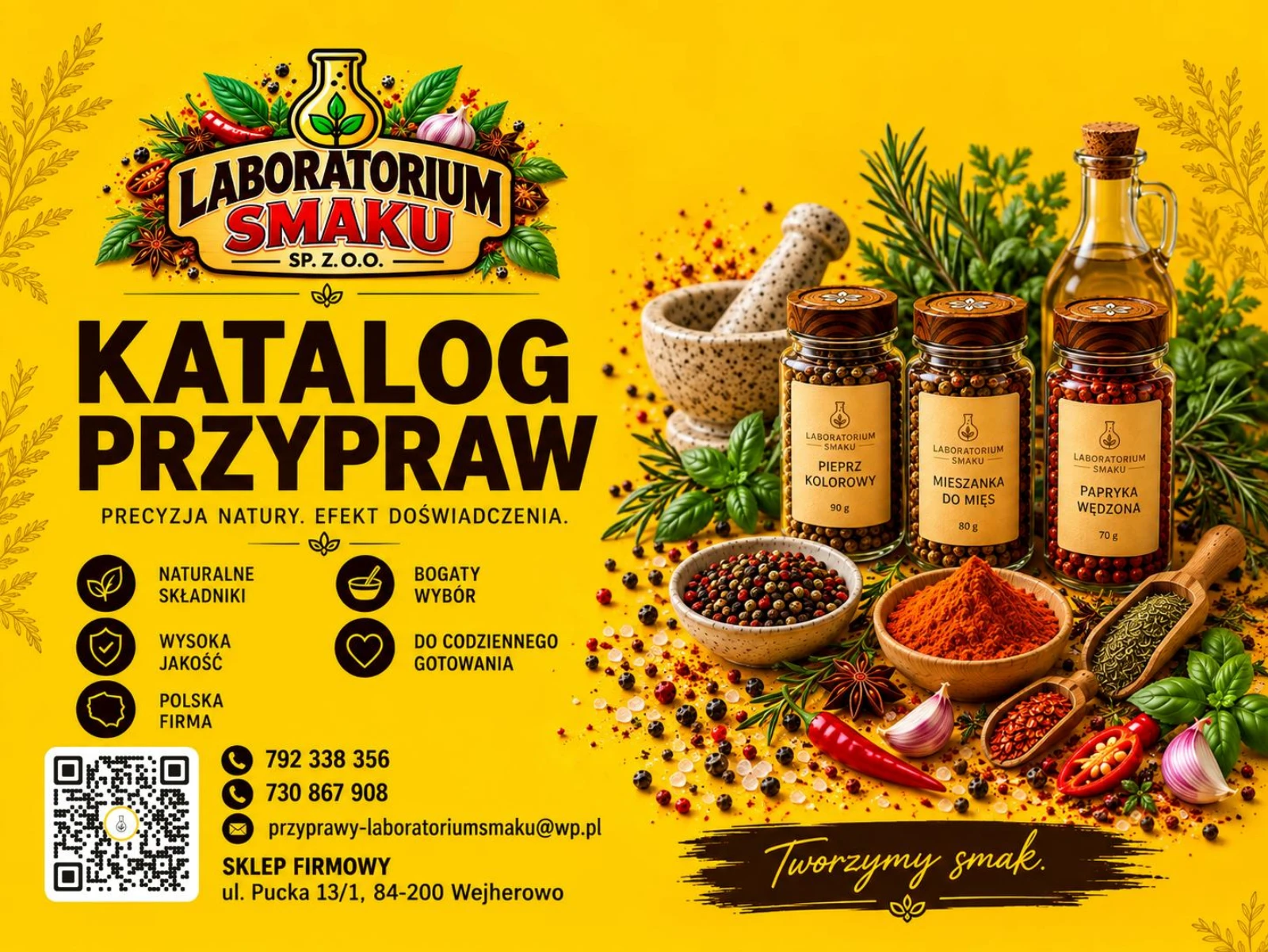 Okładka katalogu przypraw z kompozycją przypraw, logo i kodem QR